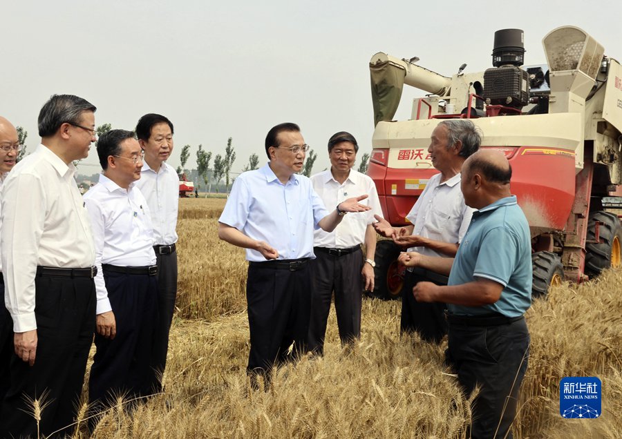 李克强在河北考察时强调 扛稳保障粮食和能源安全责任 为稳经济大盘稳物价提供坚实支撑