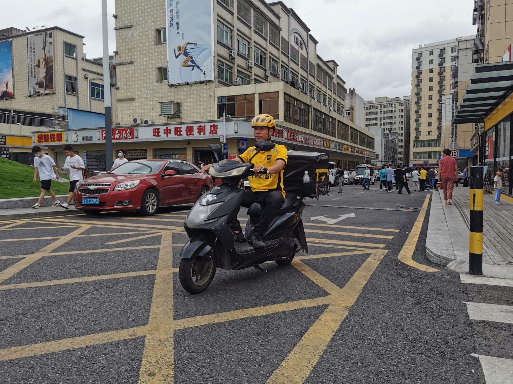 “暖蜂驿站”暖人心——深圳加强新就业群体权益保障