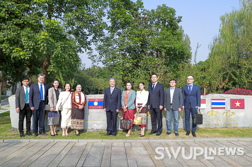 老挝驻华大使到校调研区域国别学院（中国-东盟法律研究中心）建设情况