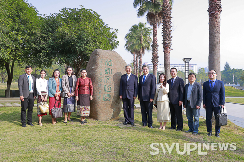 老挝驻华大使到校调研区域国别学院（中国-东盟法律研究中心）建设情况