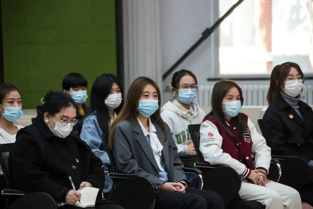 学习党的二十大精神｜大思政讲堂开讲啦！徐梦桃来讲第一课！