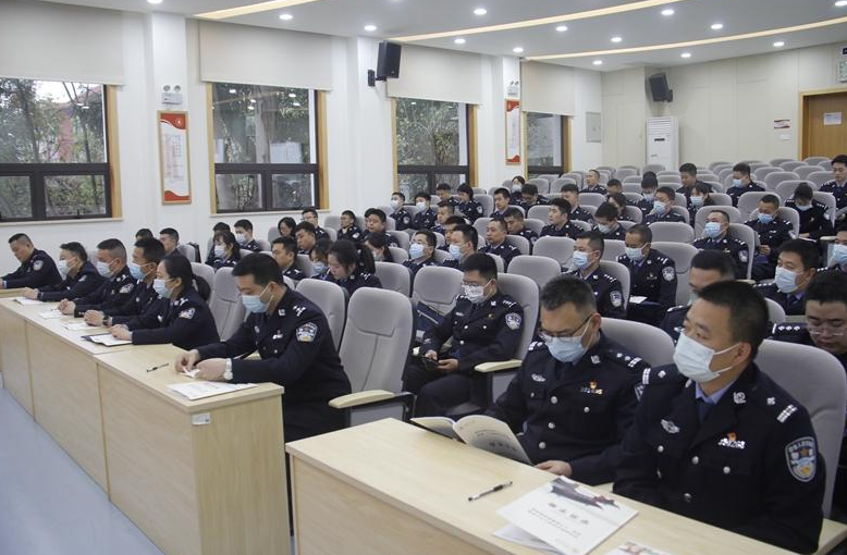 四川边检总站深入学习贯彻党的二十大精神政治轮训班开班仪式顺利举行