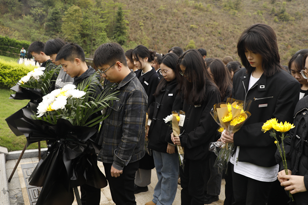 湘农学子自发悼念袁隆平院士（组图）