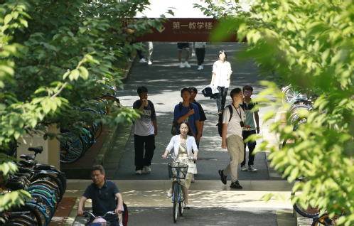 踔厉奋发新征程——全校师生迎来新学期第一课