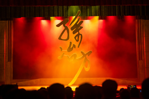 纪念建校106周年 | 师生共创美育思政大课 沉浸演绎大师精神风范 ——上海财经大学原创大师剧《孙冶方》震撼上演