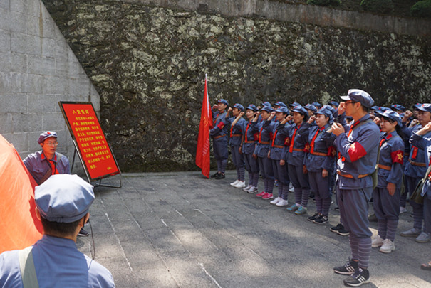 学校组织开展“追寻初心再出发，勇担使命建新功”主题党性教育培训